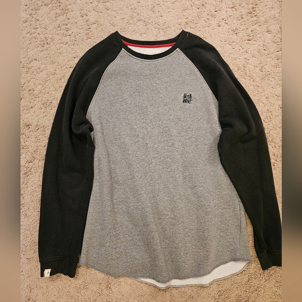 Men's Black and Gray Raglan Shirt
